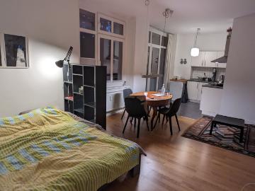 Quiet, tasteful 1 room apartment in a period building in Neukölln, Weserstraße