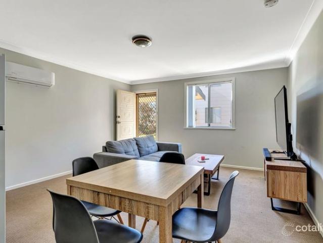 Quiet & Tidy Two Bedroom Unit in Convenient Location