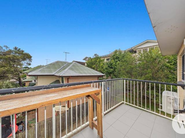 Quiet top floor renovated unit with modern comforts