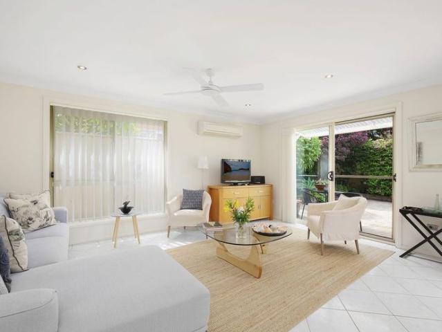 Quiet Townhouse Close to Transport & Shops