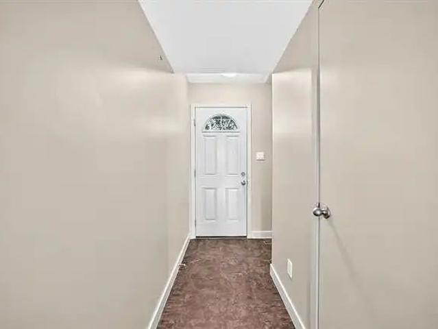 Quiet Townhouse in Ormsby Manor — 3 Bedrooms Townhouse