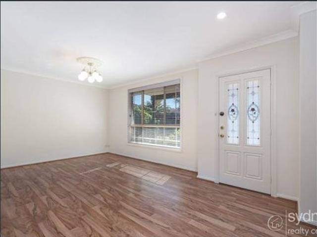 BEAUTIFULLY PRESENTED & FRESHLY DECORATED NORTH FACING IMMACULATE SPACIOUS VILLA HOME