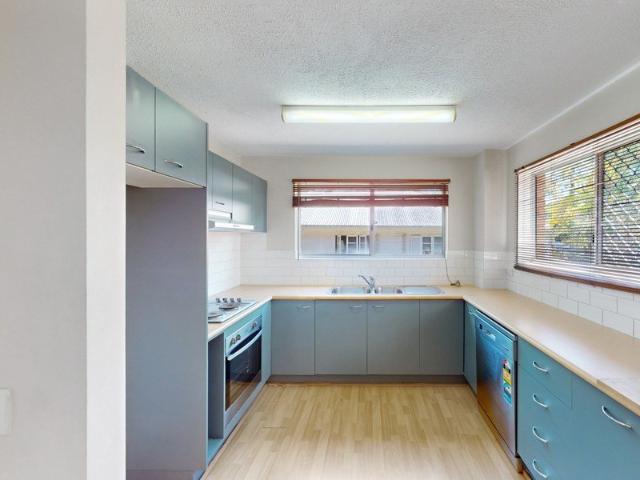 Quiet Two Bedroom Apartment in Taringa
