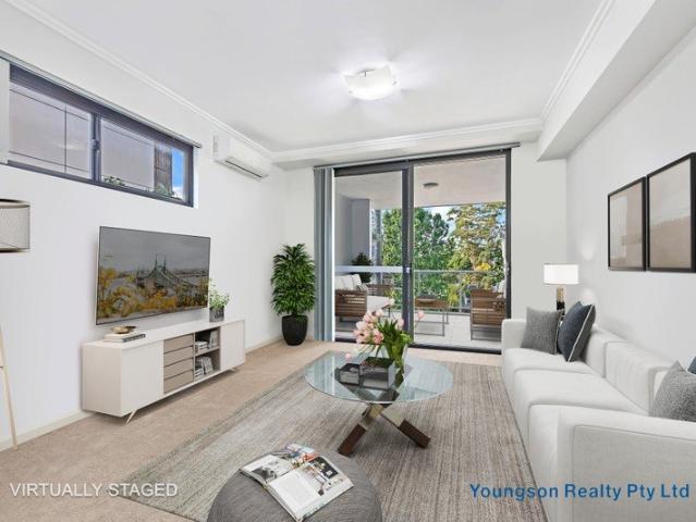 Quiet Two Bedroom Apartment minutes' walk to Station and School