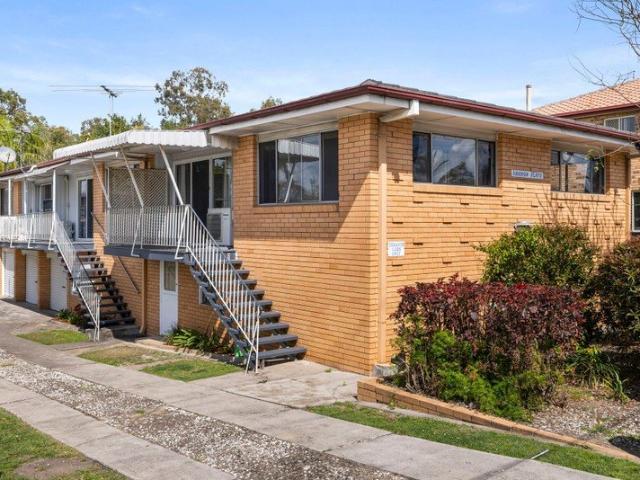Quiet Unit in Great Location
