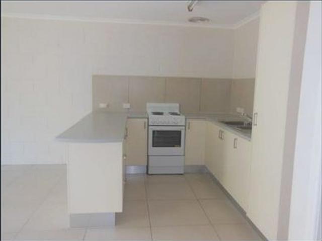 Quiet Unit, Two Blocks From the River!