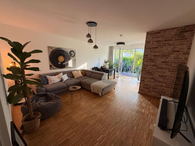 Quiet Upscale Garden Apartment in Düsseldorf, Dusseldorf Amsterdam Apartments for Rent