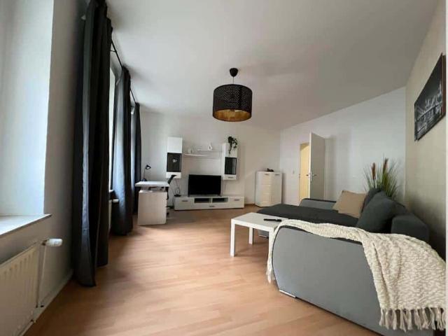 Quiet Yet Central – 2 Room Apartment in Lively Alt­lin­denau