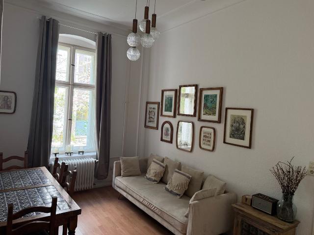 Quiet Altbau Apartment with Terrace & Fast Wi Fi near U9 Bundesplatz, Berlin Amsterdam Apartments for Rent