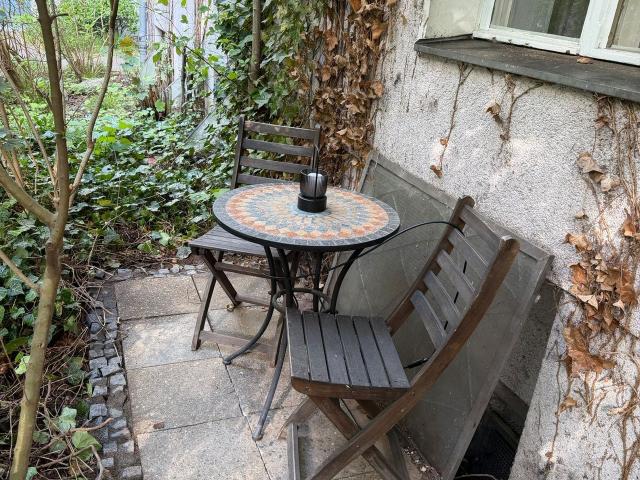 Quiet Altbau Apartment with Terrace & Fast Wi Fi near U9 Bundesplatz, Berlin Amsterdam Apartments for Rent