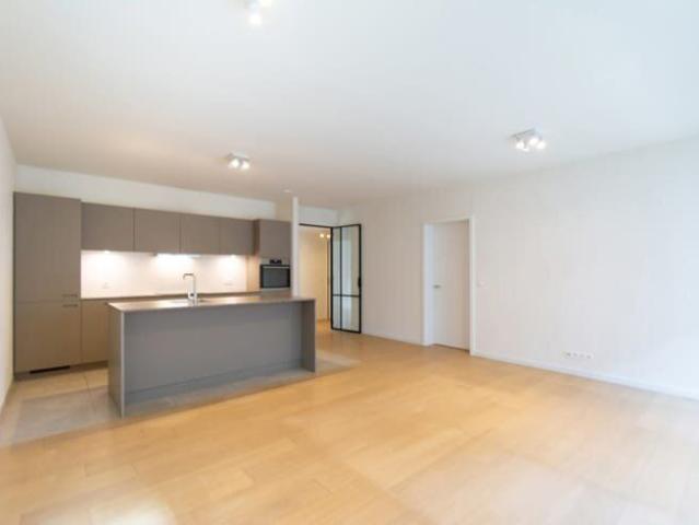 Quiet and comfortable 3br apartment with terrace and nature