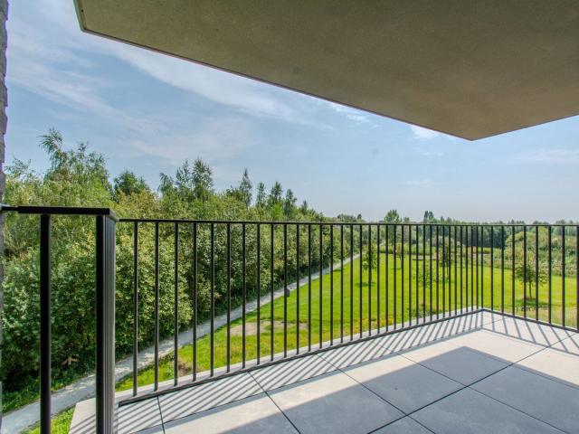 Quiet and comfortable 2br apartment with parkview and nature