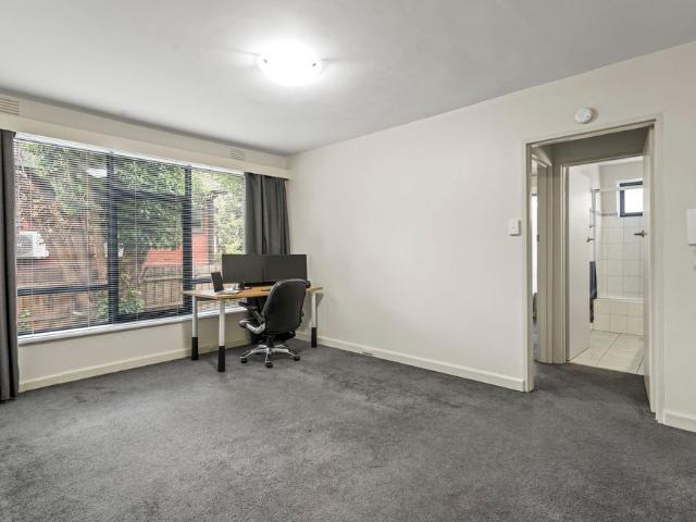 Quiet and Convenient One Bedroom Apartment in Prime Location