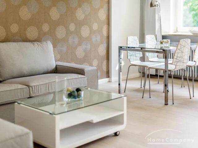 Quiet and central apartment with a beautiful balcony and private parking space