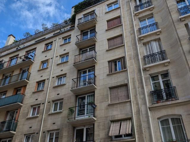 Quiet and bright apartment 1 Separated bedroom With elevator located near Porte de Versailles, Paris Amsterdam Apartments for Rent