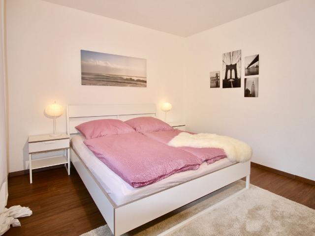 Quiet and Bright Apartment with Sunny Balcony in Bochum’s City Center, Bochum Amsterdam Apartments for Rent