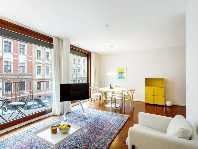 Quiet and bright, fast WiFi, elevator, south facing balcony and panoramic windows: feel good in the heart of Prenzlauer Berg, Berlin Amsterdam Apartments for Rent