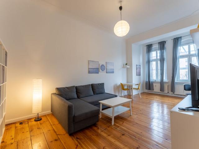 Quiet and bright home, Berlin, Berlin Amsterdam Apartments for Rent