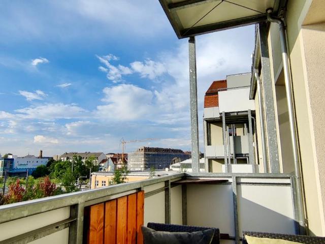 Quiet and bright studio, Dresden Amsterdam Apartments for Rent