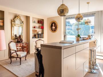 Quiet and bright, 2 bedrooms in perfect condition, Paris Amsterdam Apartments for Rent