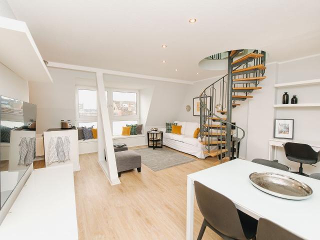Quiet and great 2 floors in the heart of Düsseldorf, Dusseldorf Amsterdam Apartments for Rent