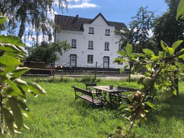 Quiet and lovely apartment in Köln, Koln Amsterdam Apartments for Rent