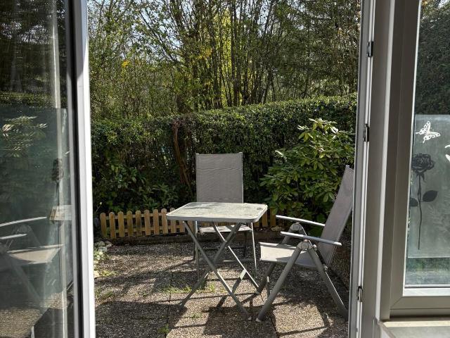 Quiet and modern apartment at the forest edge in Wiesbaden Klarenthal, Wiesbaden Amsterdam Apartments for Rent