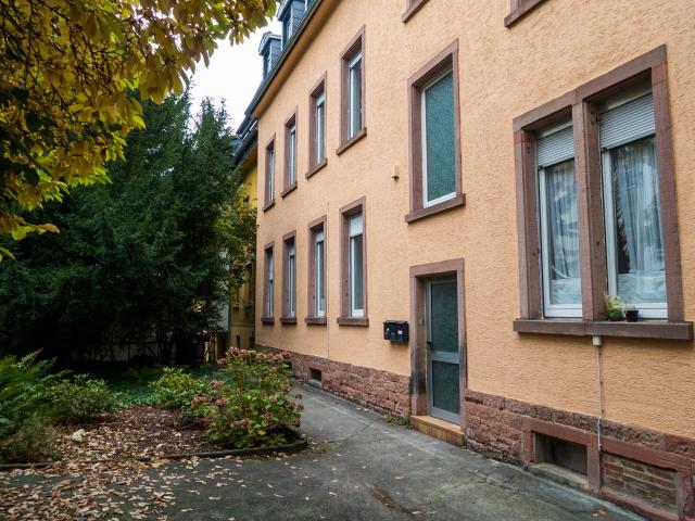 Quiet and modern apartment in sunny city location with idyllic view