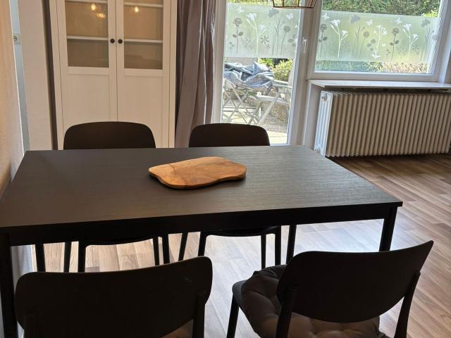 Quiet and modern apartment on the edge of the forest in Wiesbaden Klarenthal, Wiesbaden Amsterdam Apartments for Rent