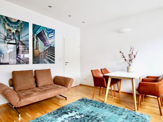 Quiet and spacious 1 bedroom apartment right next to Friesenplatz, Koln Amsterdam Apartments for Rent