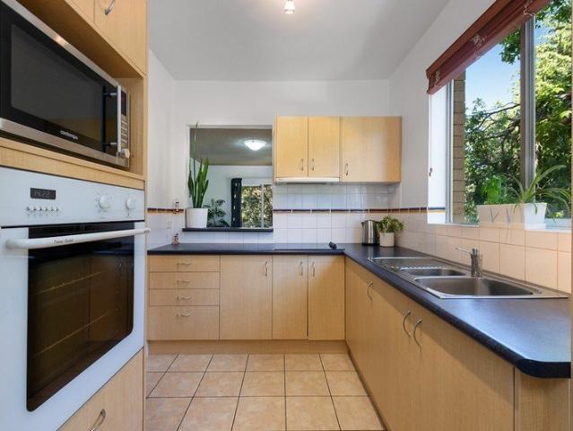 Quiet and spacious apartment, brand new bathroom, green leafy outlook, close to Gladesville Village