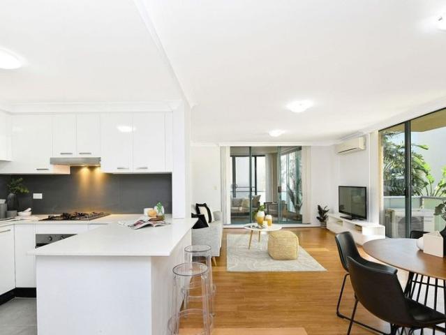 Quiet and Spacious Three Bedroom Unit with Sunroom!