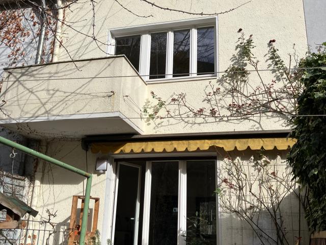 Quiet and sunny townhouse in the heart of Cologne