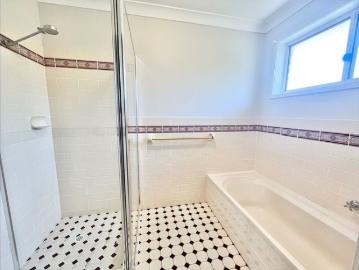 Quiet and Quaint Three Bedroom House in Fingal Bay!