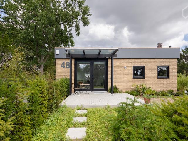 Quiet apartment in stylish architect’s house with garden in central but quiet southwest orientation in Braunschweig Gliesmarode, Braunschweig Amsterdam Apartments for Rent