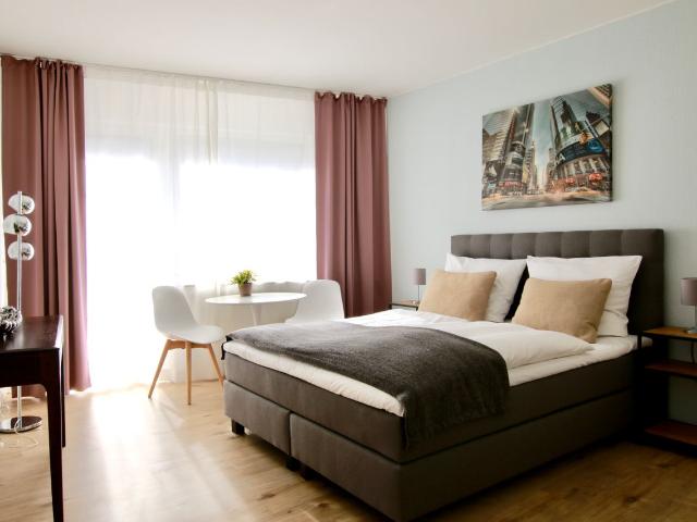Quiet apartment with balcony at Barbarossaplatz, Koln Amsterdam Apartments for Rent