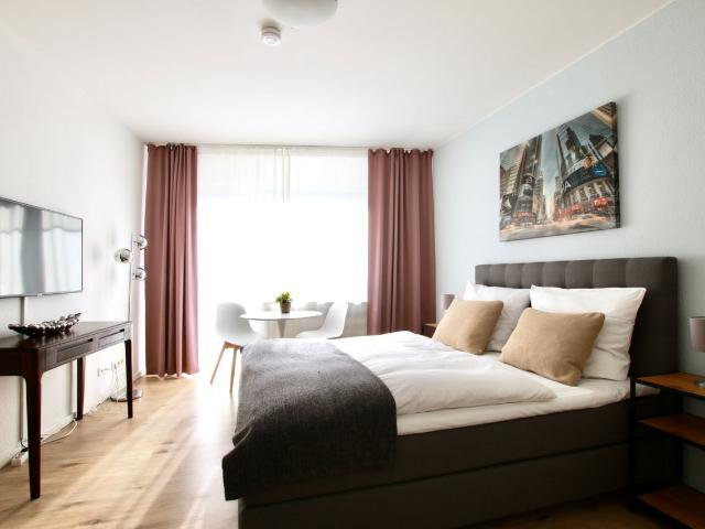 Quiet apartment with balcony at Barbarossaplatz, Koln Amsterdam Apartments for Rent