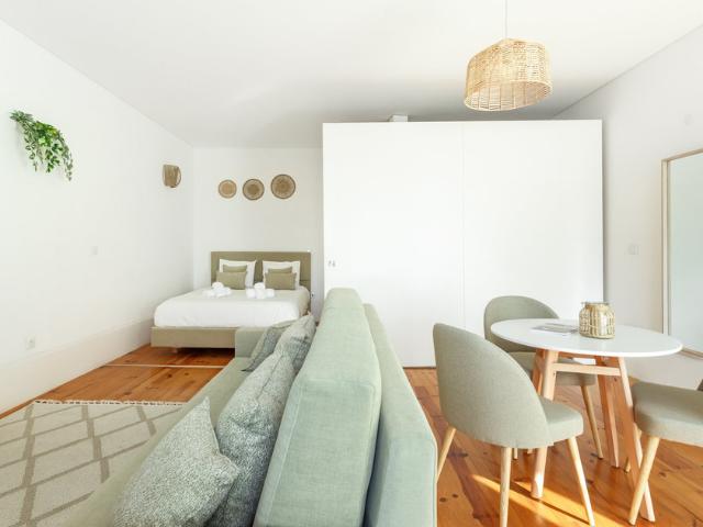 Quiet apartment with balcony and garden view