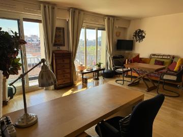 Quiet apartment with balcony 1 separate bedroom With elevator on the 6th floor, 4 minutes from the metro to the center of Paris