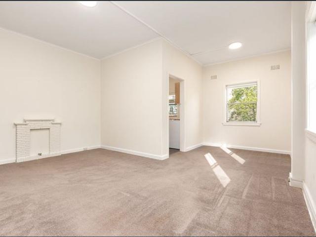 QUIET APARTMENT WITH CONVENIENT TRANSPORT