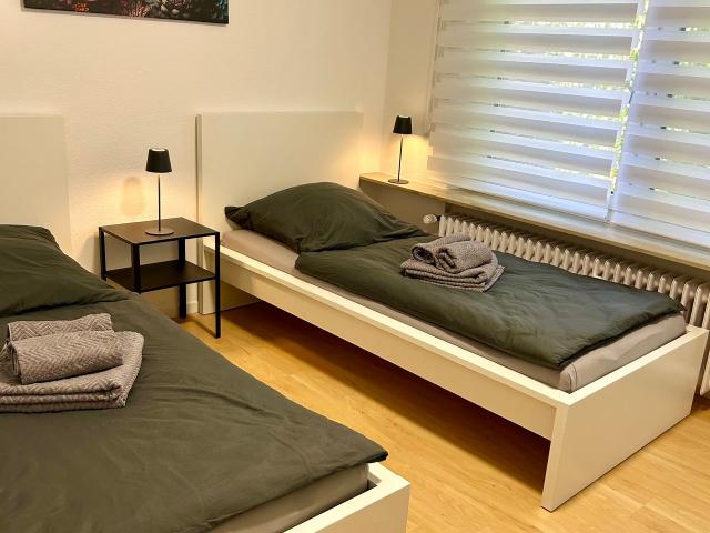 Quiet, beautiful apartment, centrally located in Stuttgart Feuerbach with garden and garage, Stuttgart Amsterdam Apartments for Rent