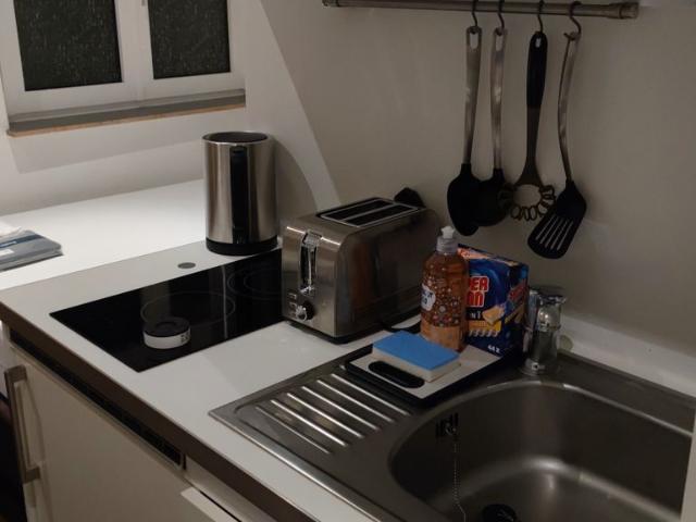 Quiet, beautiful loft conveniently located, Frankfurt Amsterdam Apartments for Rent