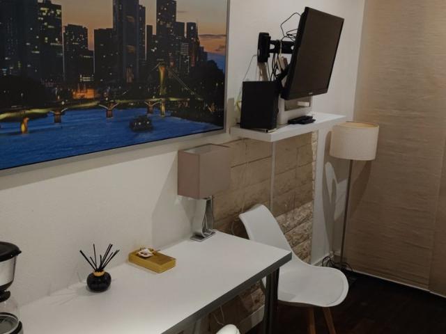 Quiet, beautiful loft conveniently located, Frankfurt Amsterdam Apartments for Rent