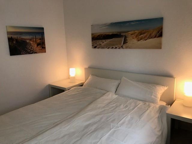 Quiet, bright 2 room apartment, balcony, underground parking space, Koln Amsterdam Apartments for Rent