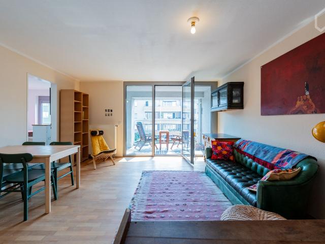 Quiet, bright apartment in Wilmersdorf with parking space, Berlin Amsterdam Apartments for Rent