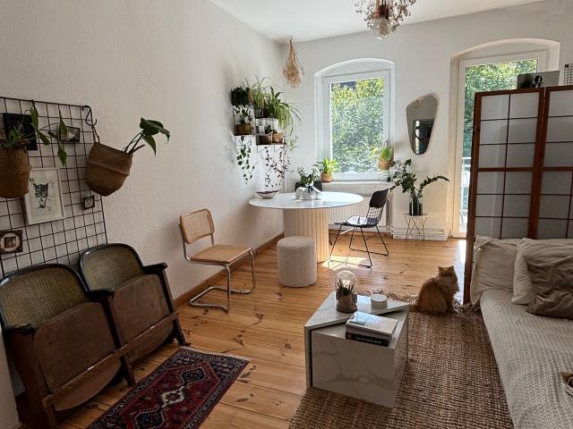 Quiet & bright green industrial chic oasis located in Neukölln, Berlin Amsterdam Apartments for Rent