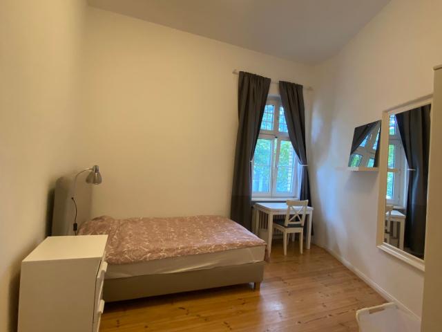 Quiet, bright, fully furnished apartment, Berlin Amsterdam Apartments for Rent