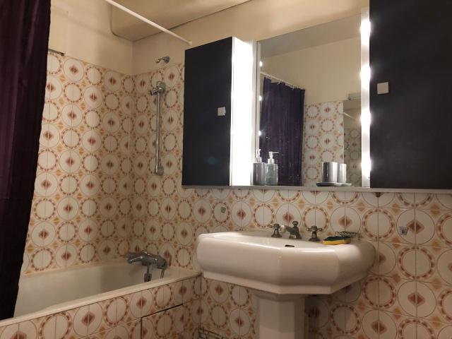 Quiet, bright, fully furnished apartment one minute from the metro stop, Paris Amsterdam Apartments for Rent