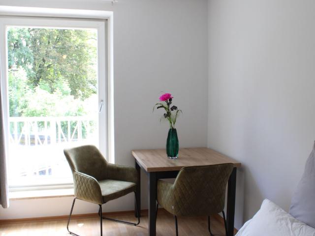 Quiet, Central Location – Steps from the Isar, Munchen Amsterdam Apartments for Rent