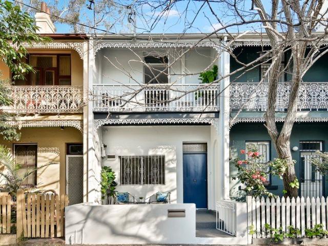 Quiet Charm in Ultra Central Lifestyle Location